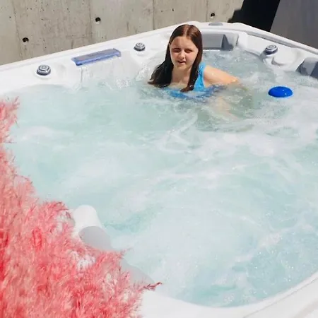 Ku Sloncu -pokoje&apartamenty - Aneksy Kuchenne, Jacuzzi, Parking Jastrzębia Góra