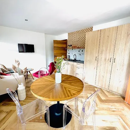 홈스테이 Ku Sloncu -pokoje&apartamenty - Aneksy Kuchenne, Jacuzzi, Parking Jastrzębia Góra
