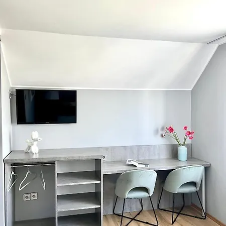 Ku Sloncu -pokoje&apartamenty - Aneksy Kuchenne, Jacuzzi, Parking Jastrzębia Góra