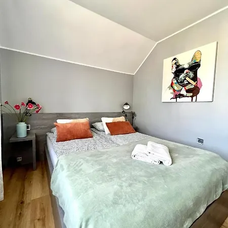 Ku Sloncu -pokoje&apartamenty - * Jastrzębia Góra