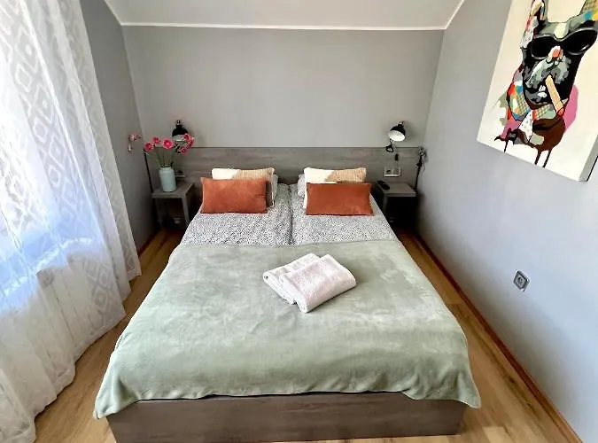 Ku Sloncu -pokoje& - *